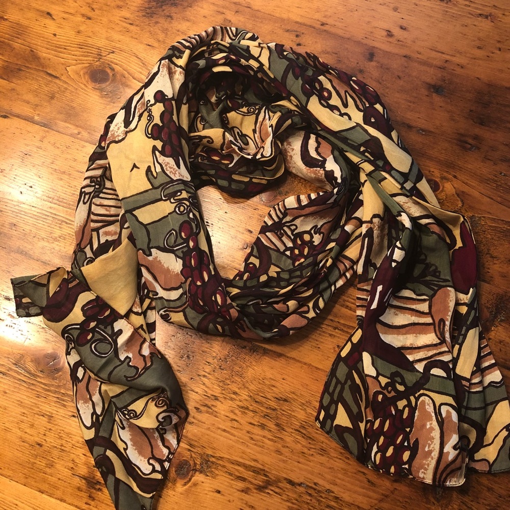 🌸BOGO ALL $10&under! Vineyard patterned scarf 🍇🍂